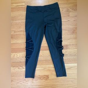 YMI Cropped Leggings Women’s 1X Black Cross Straps Mesh Details on Side